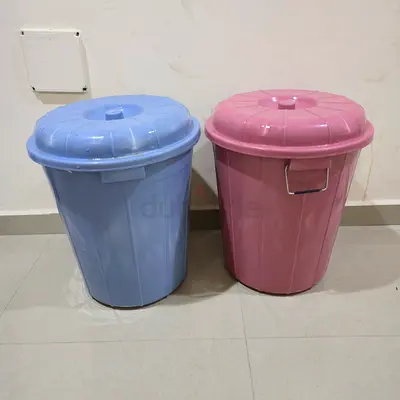 Set of 2 Plastic Lidded bucket (Pink & Blue) - both for 20 drhm Condition