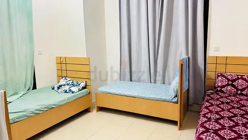 Executive Bed space Available for Gents in DSO near Souq Extra