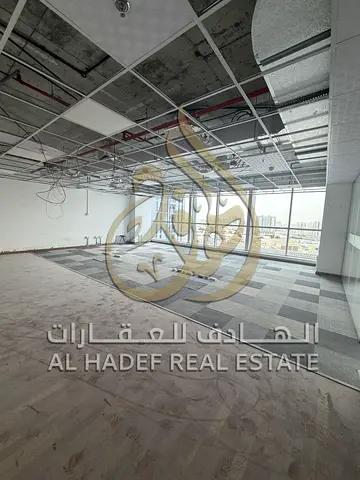 عرض حصري للبيع في مجمع الريان | مكتب بمساحة 1,309 قدم² مجهز وجاهز للتشغيل، طابق متوسط إلى مرتفع بإطلالة مفتوحة، ملكية انتفاع، السعر 1,250,000 درهم.