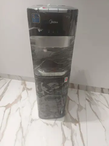 Bottem loud water dispencer
