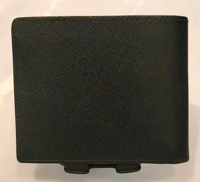 Black leather bi-fold men's wallet, gently used