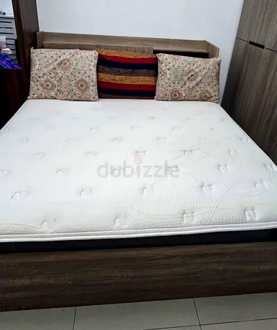 King size bed frame 180 x 200 and Pan Luxe - Visco Gel mattress - good condition