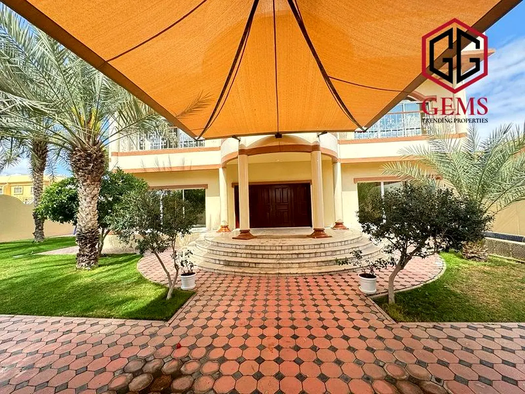 LUXURY DESIGN | WELL-MAINTAINED | STUNNING GARDEN