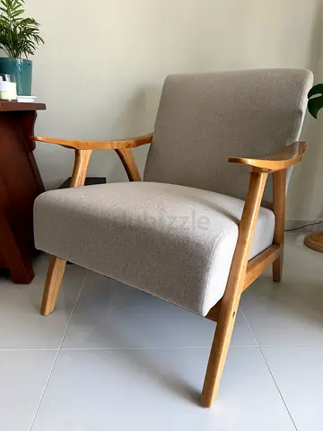 Light wood frame lounge chair