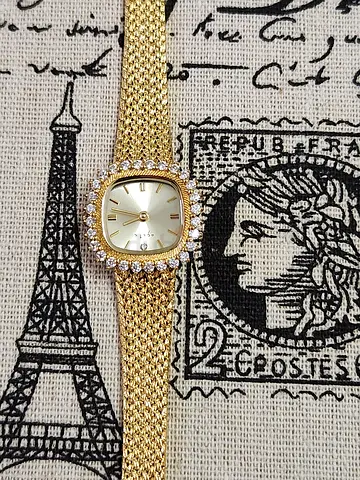 Gold-tone women's mesh bracelet watch with crystal bezel