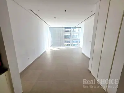 Skyline Serenity | Pool View | Covered Parking