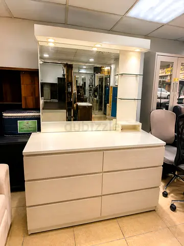 Modern White Dressing Table with Mirror and Integrated Lighting