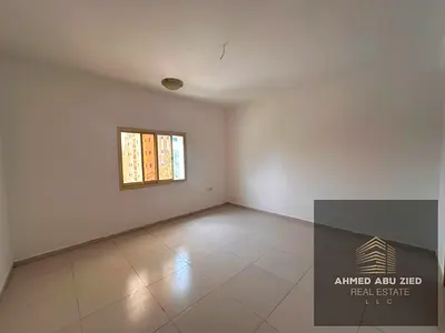 فرصة مميزة - استوديو بمساحة ممتازة جدا - مطبخ شبه منفصل - حمام - تكييف مركزي - خلف السفير مول و سهل لمخرج دبي و الشارقة و قريب من جميع الخدمات