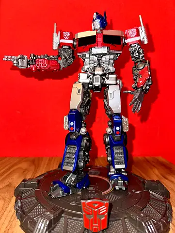 Optimus Prime transformers action figure yolopart