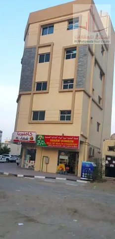 شقة غرفة وصالة للإيجار في البستان – شارع رئيسي | تكييف مركزي وبلكونة | 23,000 درهم فقط!