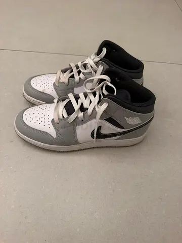 Grey and white low-top sneakers (pair) in good condition