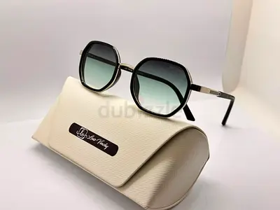 Round Gradient Lens Sunglasses with Black Frame - Good Condition