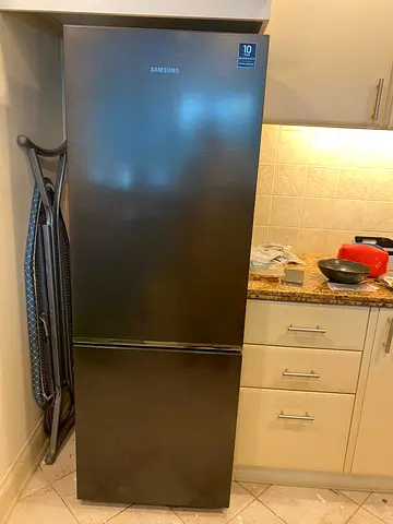 Fre_delivery Samsung 60 cm wide fridge down freezer