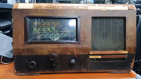 Vintage HMV Valve Radio – Made in England, 1938