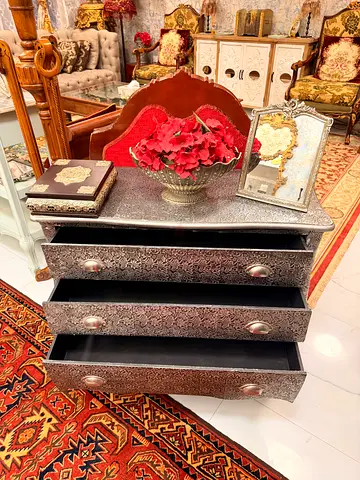 The one silcer cabinet