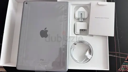 Apple iPad (boxed) with charger and USB-C cable - New