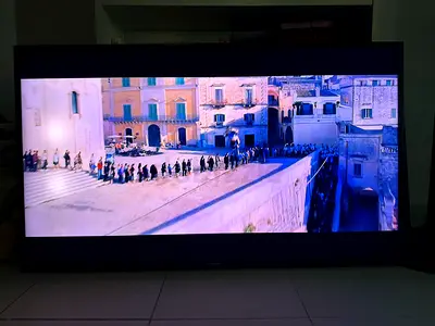 Samsung LED TV — working perfectly minor defect — older model. AED 250, negotiable