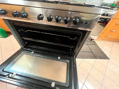 Stainless steel freestanding gas cooker with oven - good working condition