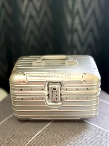 RIMOWA topas beauty case in silver