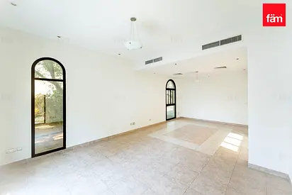 Naseem 4 Beds Corner Huge Plot Single Row