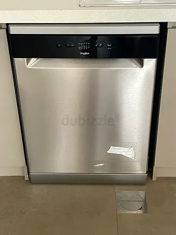 Whirlpool freestanding stainless steel dishwasher - good condition