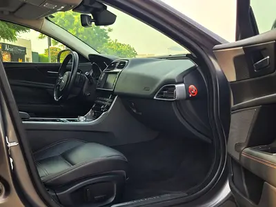 2016 Jaguar XE — фото 4