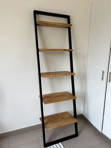 Tall industrial-style ladder shelf with wooden slats (5-tier)