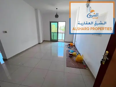 تاني صف من كورنيش عجمان شقه مضيئه بالكامل تقسيمات ممتازة نظام التكييف والتبريد مركزى