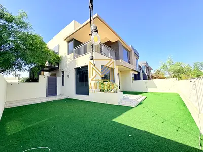 Spacious 5 Bedroom Villa | Maple 1 | Garden & Pool View | Unfurnished