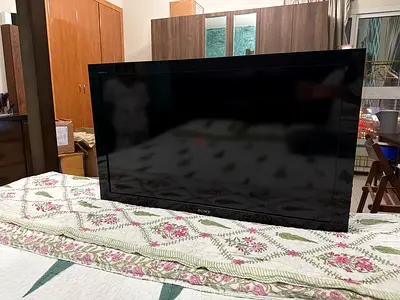 Sony 40 inch Flat Panel TV - Good Working Condition