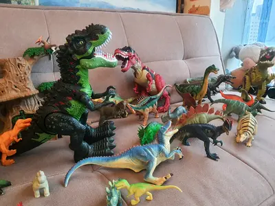 Mixed set of dinosaur action figures - around 15 toy dinosaurs, used
