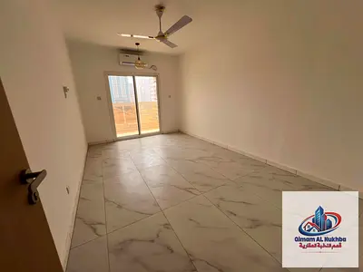 3 غرف وصالة بالمجاز 2، قريبة من حديقة المجاز وشارع الوحدة وعلى شارع جمال عبدالرازق، 50 ألف، 4 أو 6 دفعات، تأمين 2000 مؤجل، تسهيلات بالدفع.