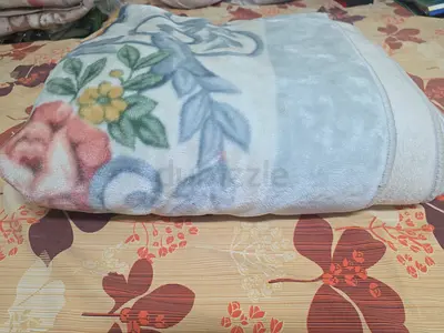 Soft floral fleece blanket - gently used, good condition