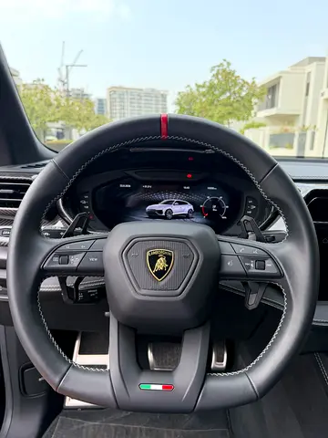 صورة 10 لـ 2025 Lamborghini URUS
