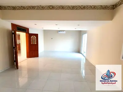 فيلا منطقه شرقان 3غرفه مساحه ممتازه كبيره حزائن حائط 2 بلكونه اطلاله رائعه تكييف اسبليت مع حوش كبير للقعدة قدام الفيلا هدوئ تام موقع ممتاز ونظيف