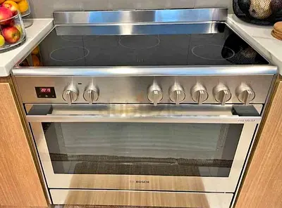 Bosch Latest Model 5Cermaic Hubs Electric Cooker 90cm Series8 Model