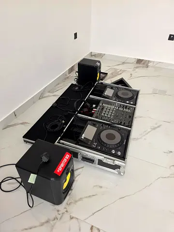 Pioneer DJ Setup: 2x CDJ Players + Mixer in Flight Case with Studio Monitors