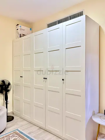 White 5- Door Wardrobe / Armoire in excellent Condition