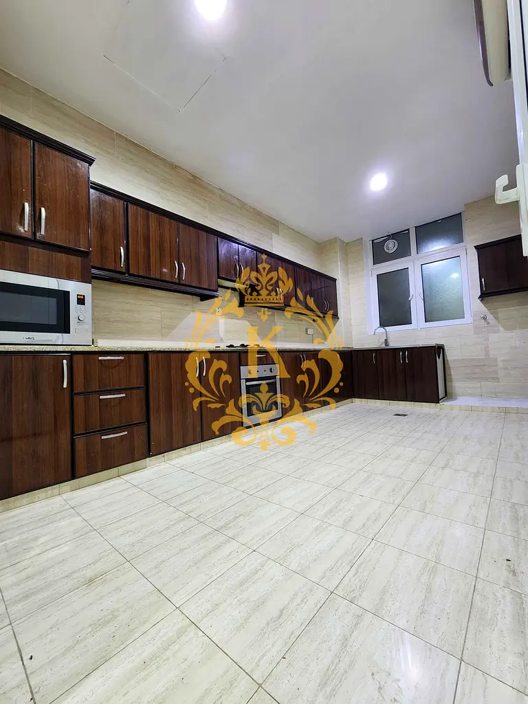 EXCELLENT FINISHING! 2 BEDRM HALL WITH COVERED PARKING AVAILABLE! IN MBZ CITY