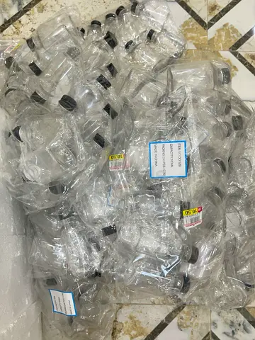 عبوات بلاستيك 100ml مع أغطية