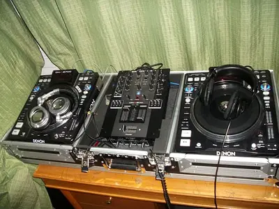 Denon 3700s ( 2 Decks ) + DJ DN-X100