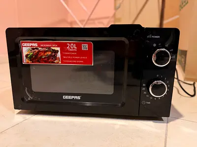 Geepas 20L Compact Microwave Oven - Black (Good Working Condition)