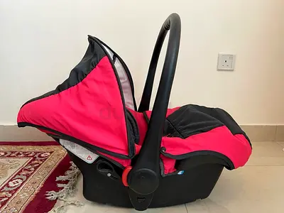 Infant car seat /Sharjah Al Majaz 3
