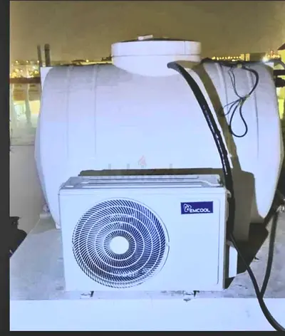 Outdoor evaporative cooler unit with rooftop water tank