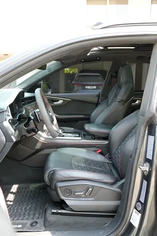 صورة 2 لـ 2021 AUDI RS Q8