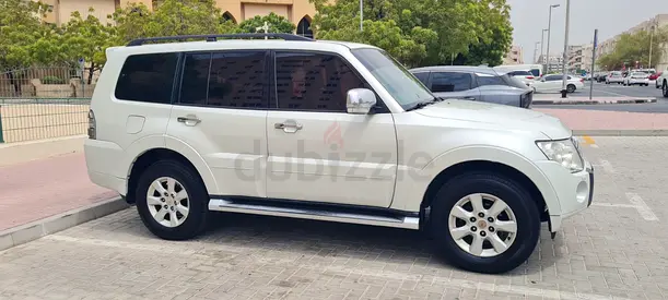 2010 PAJERO PANORAMIC SUNROOF 100% ORIGINAL PAINT VERY CLEAN LIKE NEW CONDITION 7 SEATER