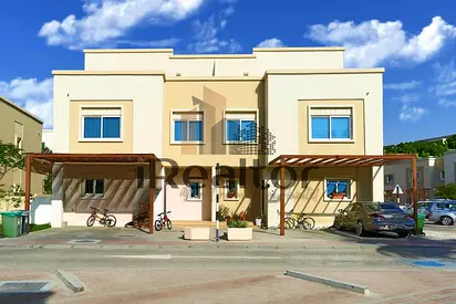Corner Unit | Spacious 5 Bed Villa | Large Garden | For SALE