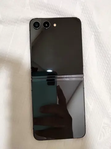 Samsung Galaxy Z Flip (black) - good condition