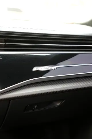 صورة 9 لـ 2021 AUDI RS Q8