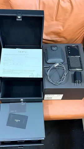 Vertu Quantum Flip Carbon